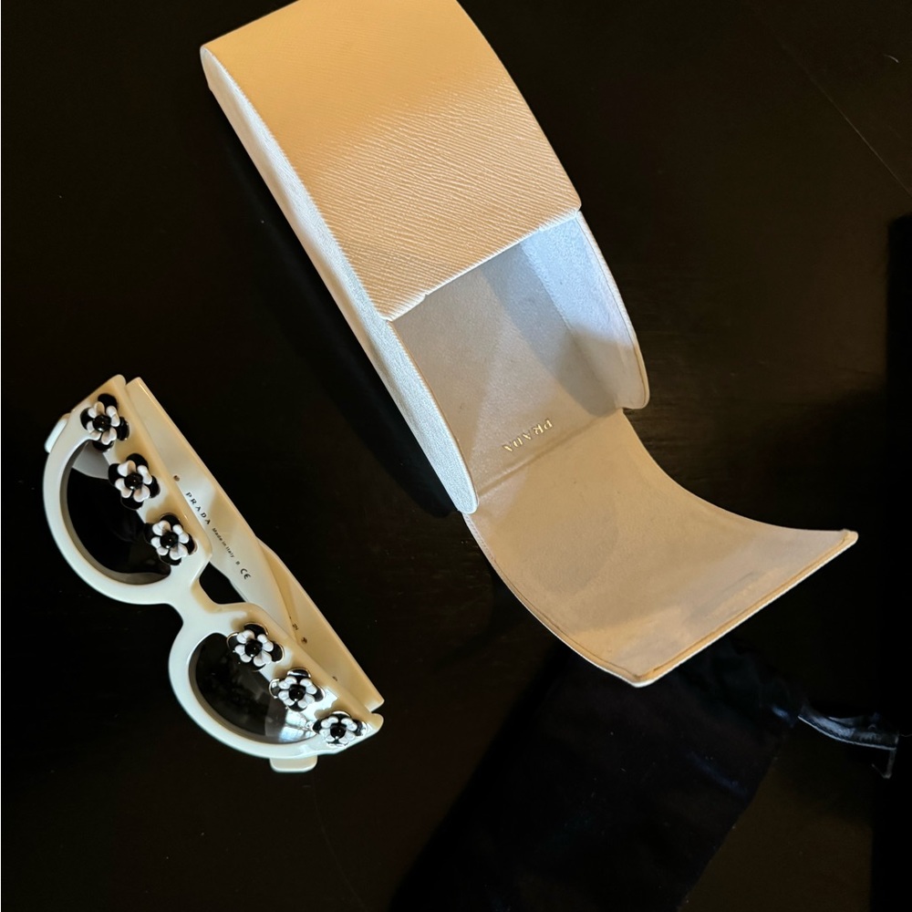 PRADA Limited Edition - Picture 10 of 13